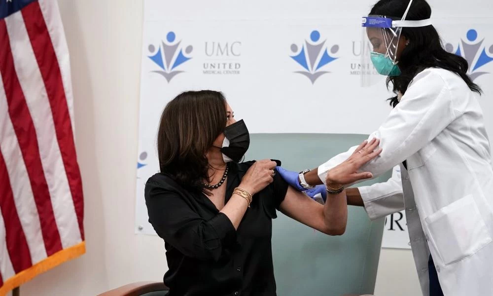 ΗΠΑ: Εμβολιάστηκε η νέα αντιπρόεδρος, Κάμαλα Χάρις